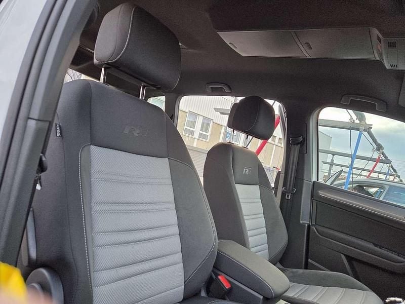 Gebraucht VW Touran Highline 150 PS (110 kW) 2024 Weiß Van / Kleinbus