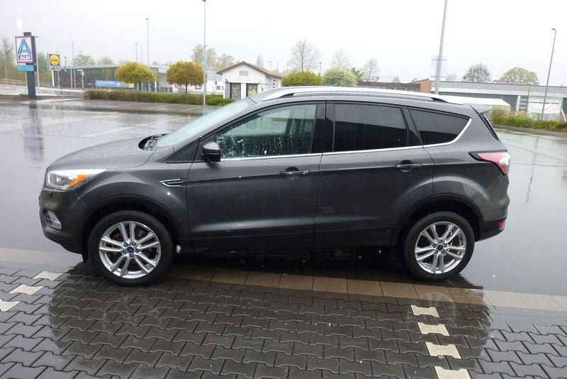 Gebraucht Ford Kuga Cool & Connect 150 PS (110 kW) 2017 Grau SUV