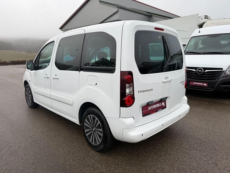 Gebraucht Peugeot Partner Tepee Active 98 PS (72 kW) 2017 Weiß Van / Kleinbus