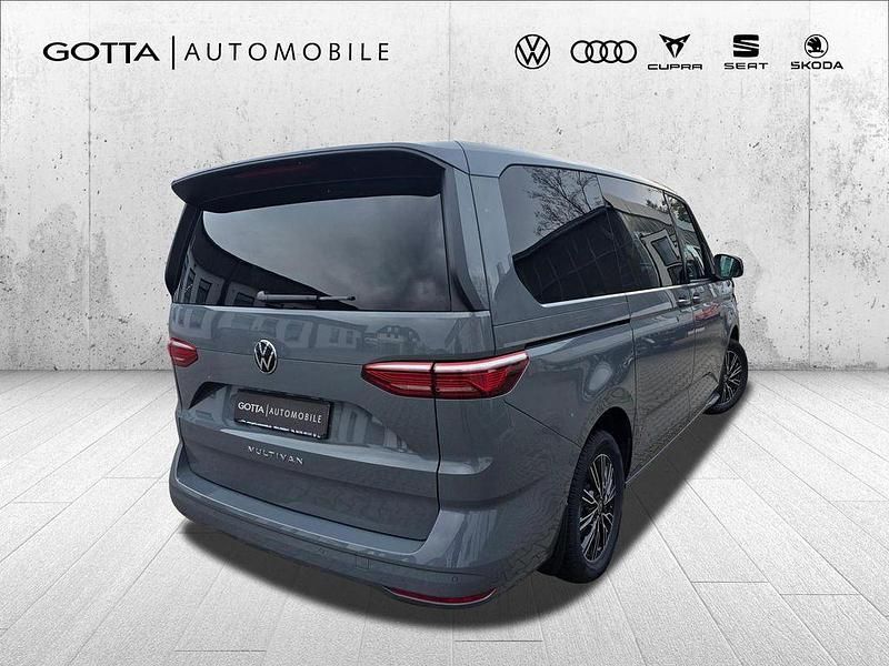 Gebraucht VW Multivan Life 150 PS (110 kW) 2025 Grau Van / Kleinbus