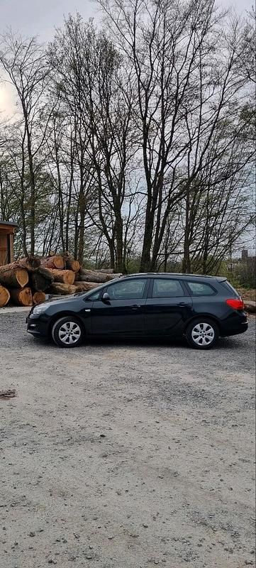 Gebraucht Opel Astra 101 PS (74 kW) 2015 Schwarz Kombi
