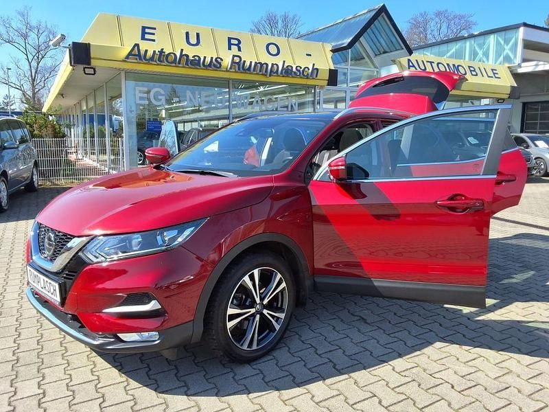 Gebraucht Nissan Qashqai N-Connecta 159 PS (116 kW) 2019 Magnetic red SUV