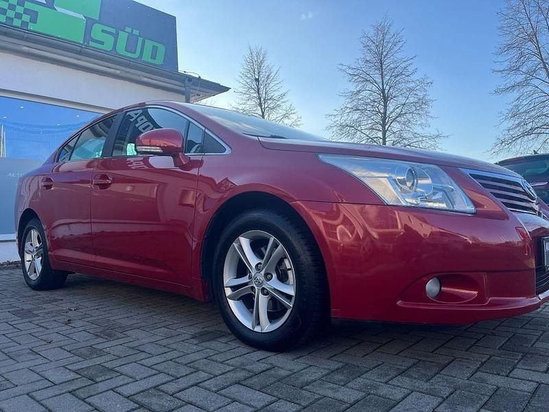 Gebraucht Toyota Avensis Sol 126 PS (92 kW) 2010 Rot Limousine