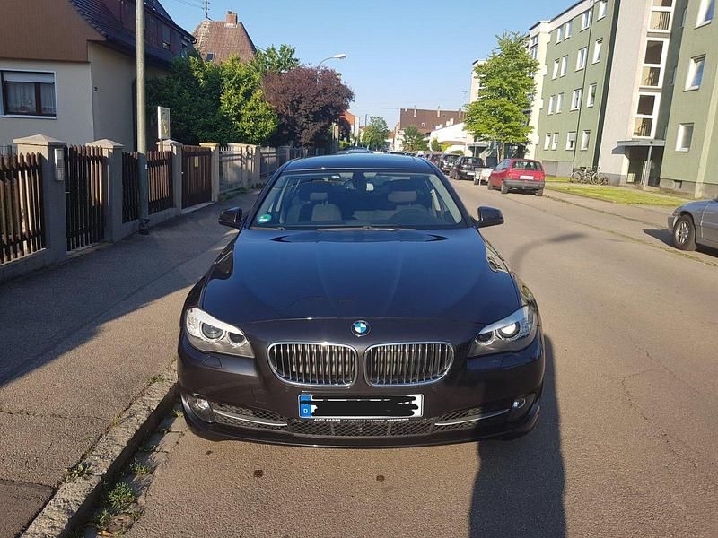 Gebraucht BMW 520 184 PS (135 kW) 2016 Grau Limousine