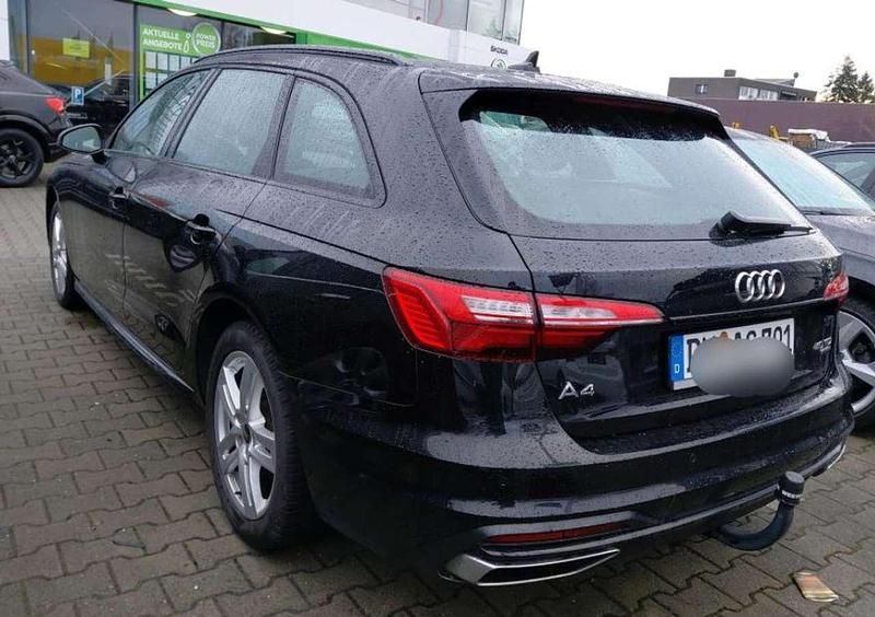 Gebraucht Audi A4 Advanced 204 PS (150 kW) 2022 Mythosschwarz metallic Kombi