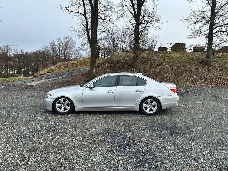Silber Gebraucht 2009 BMW 525 Performance Limousine | 7.800 € (Fairer Preis) - Bild 1/4