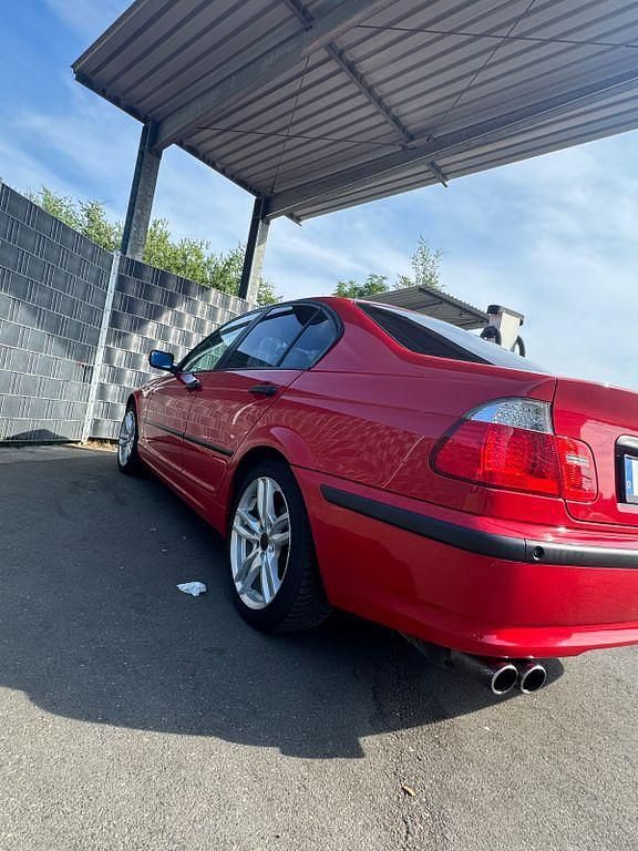 Gebraucht BMW 318 143 PS (105 kW) 2004 Rot Limousine