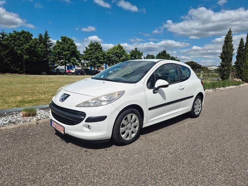 Weiß Gebraucht 2009 Peugeot 207 Tendance Kleinwagen | 3.350 € (Etwas zu teuer) - Bild 1/4