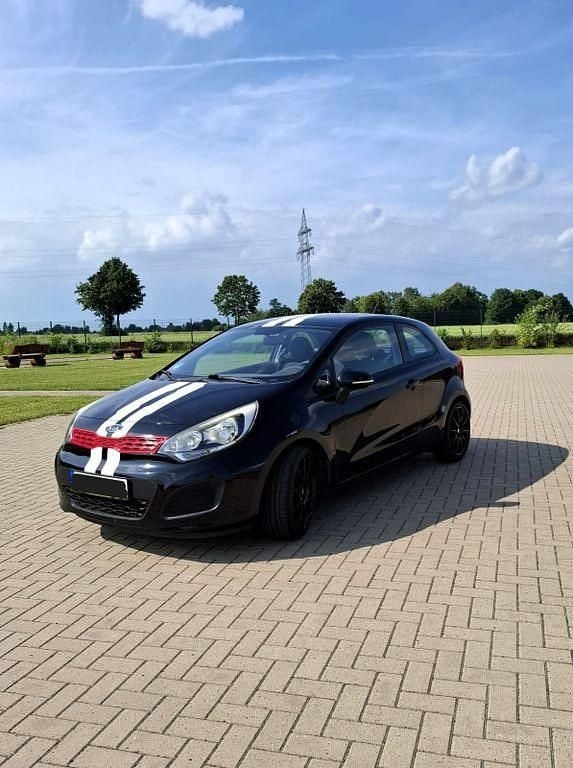 Schwarz Gebraucht 2012 Kia Rio Edition 7 Limousine | 4.250 € (Fairer Preis) - Bild 1/4