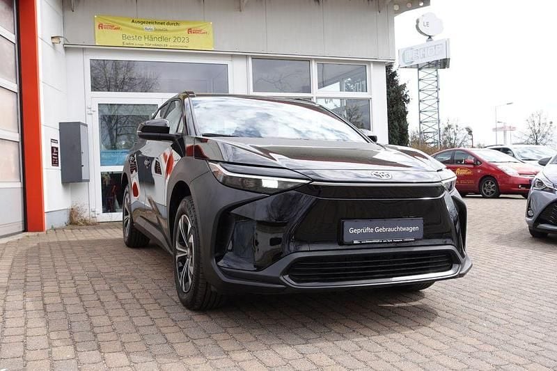 Gebraucht Toyota bZ4X Comfort 150 kW (204 PS) 2025 Schwarz SUV