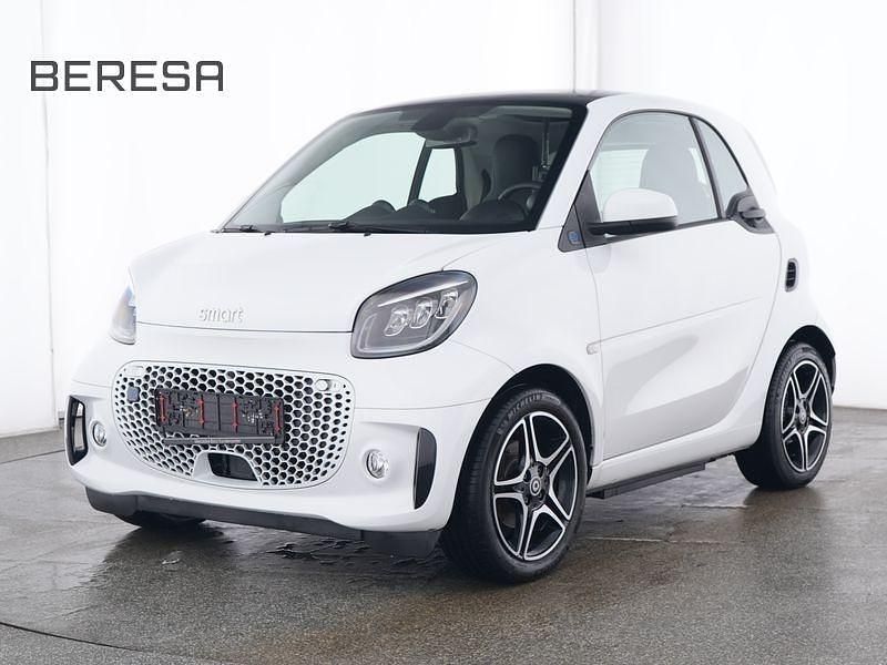 Weiß Gebraucht 2023 Smart ForTwo Electric Drive Prime Coupé | 17.885 € (Teuer) - Bild 1/4