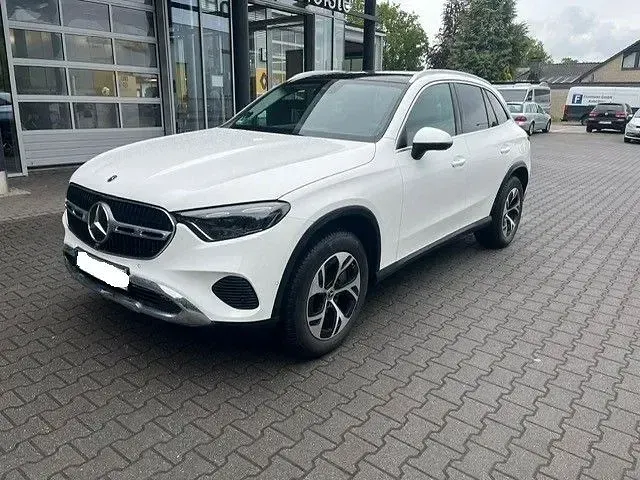 Gebraucht Mercedes GLC300e 204 PS (150 kW) 2024 Weiß SUV