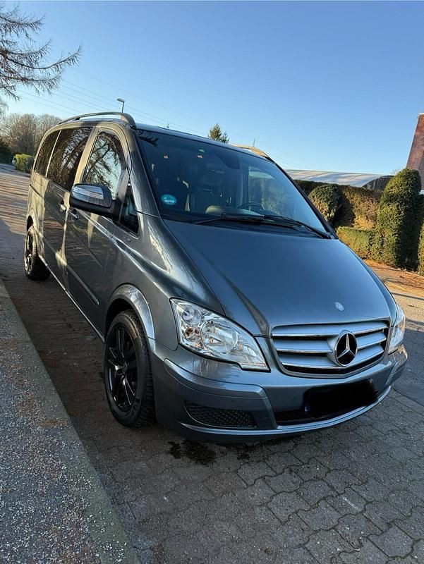 Grau Gebraucht 2011 Mercedes Viano Van / Kleinbus | 12.499 € (Guter Preis) - Bild 1/4