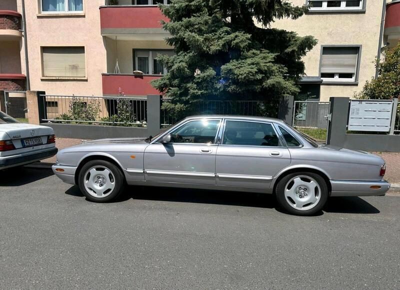 Silber Gebraucht 2001 Jaguar XJ8 Limousine | 10.900 € (Superpreis) - Bild 1/4