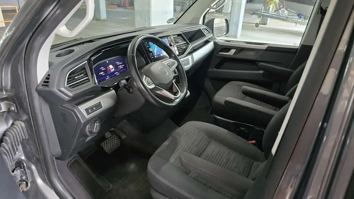 Gebraucht VW Multivan Comfortline 150 PS (110 kW) 2021 Van / Kleinbus