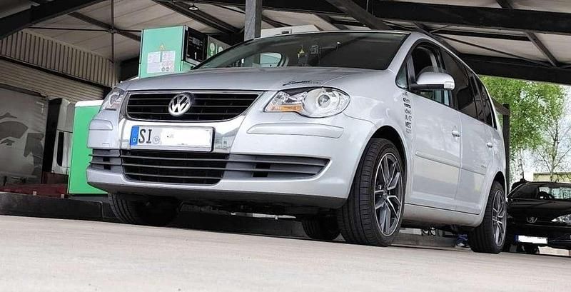Silber Gebraucht 2008 VW Touran Edition Van / Kleinbus | 4.500 € (Fairer Preis) - Bild 1/4