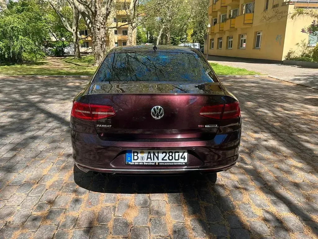 Gebraucht VW Passat Highline 179 PS (131 kW) 2016 Rot Limousine