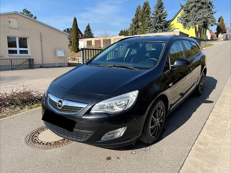 Gebraucht Opel Astra Edition 116 PS (85 kW) 2010 Schwarz Kombi