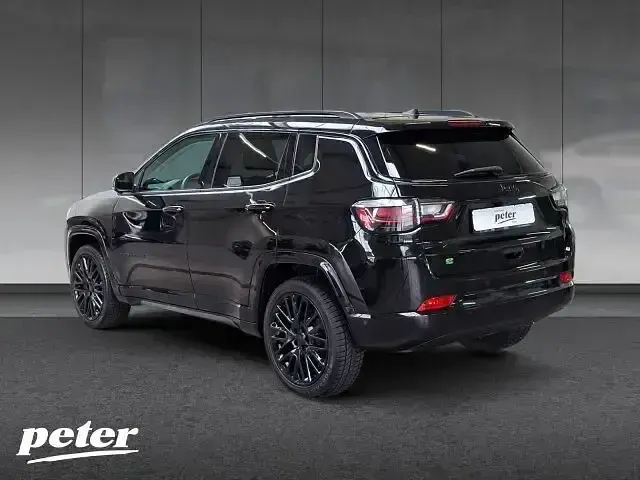 Usado Jeep Compass Altitude 131 HP (96 kW) 2023 Preto SUV