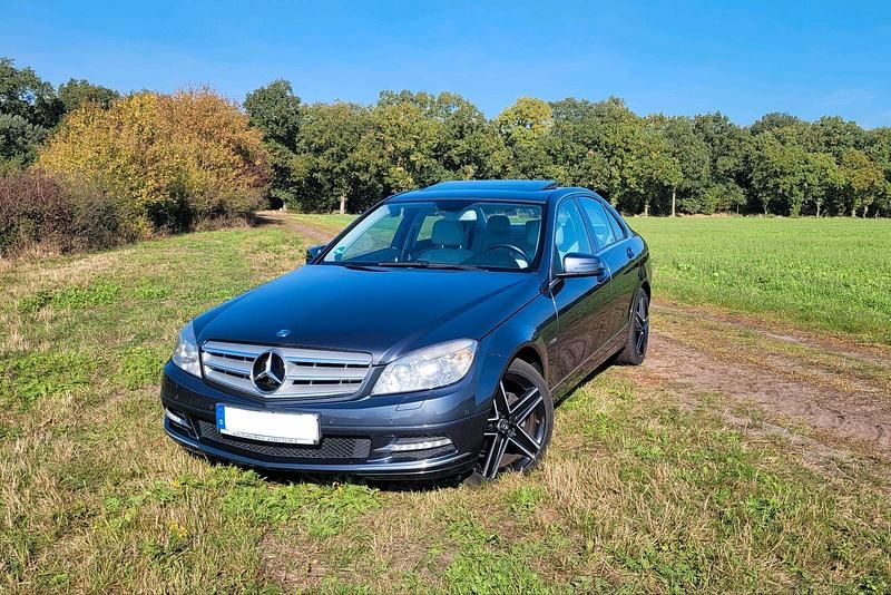 Grau Gebraucht 2011 Mercedes C220 Limousine | 7.500 € (Guter Preis) - Bild 1/4