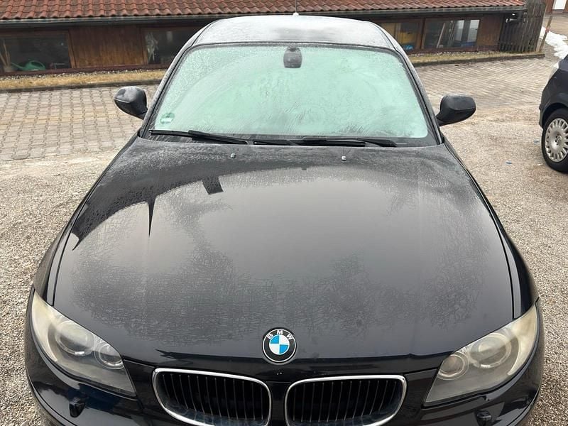 Schwarz Gebraucht 2010 BMW 116 Kleinwagen | 2.100 € (Superpreis) - Bild 1/4