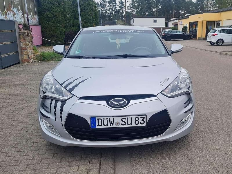 Gebraucht Hyundai Veloster Style 140 PS (102 kW) 2012 Silber Kleinwagen