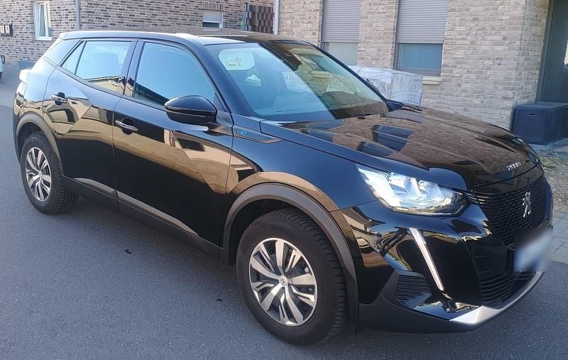 Gebraucht Peugeot e-2008 Active 100 kW (136 PS) 2022 Schwarz SUV