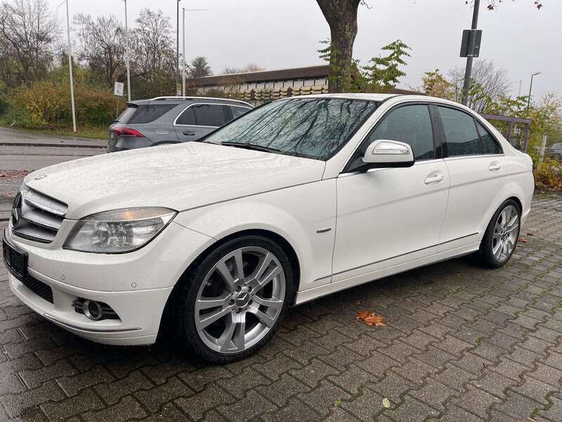 Calcitweiss unilack Gebraucht 2007 Mercedes C350 Limousine | 8.700 € (Fairer Preis) - Bild 1/4