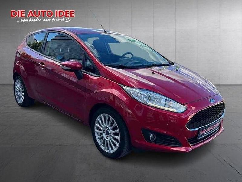 Gebraucht Ford Fiesta Celebration 101 PS (74 kW) 2017 Rot Limousine