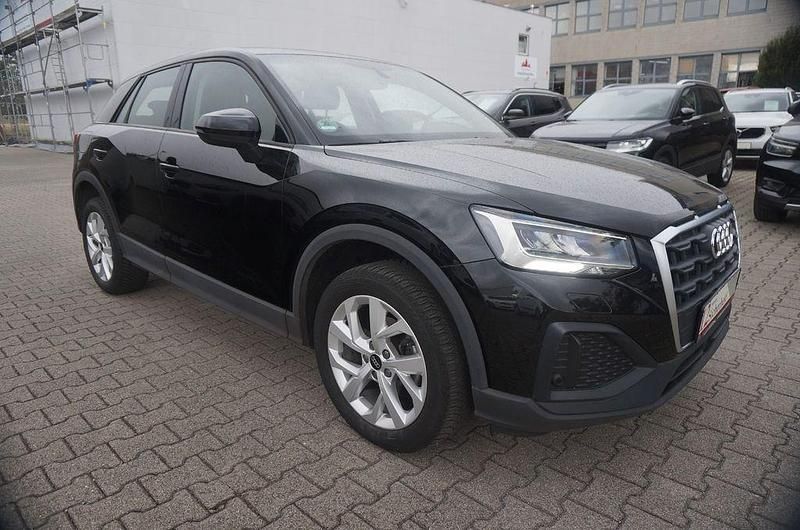 Mythos schwarz (metallic) Gebraucht 2023 Audi Q2 SUV | 21.950 € (Guter Preis) - Bild 1/4