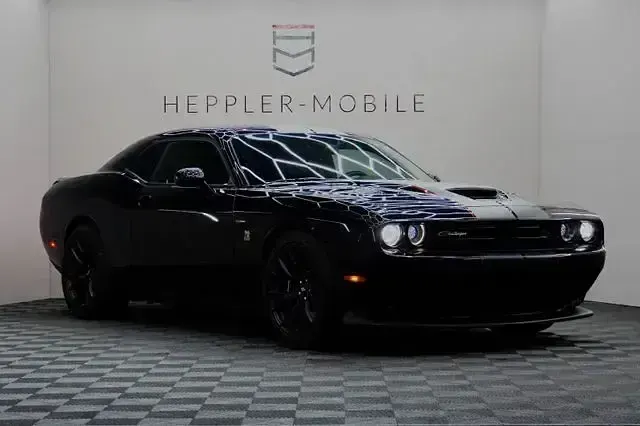 Second-hand Dodge Challenger 492 CP (361 kW) 2019 Negru Coupe