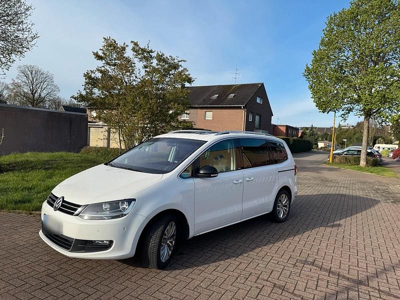Second-hand VW Sharan 170 CP (125 kW) 2012 Alb Monovolum