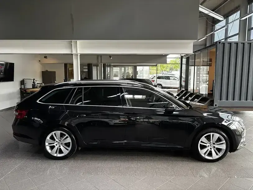 Gebraucht Skoda Superb Ambition 218 PS (160 kW) 2020 Schwarzmagic perleffekt Kombi
