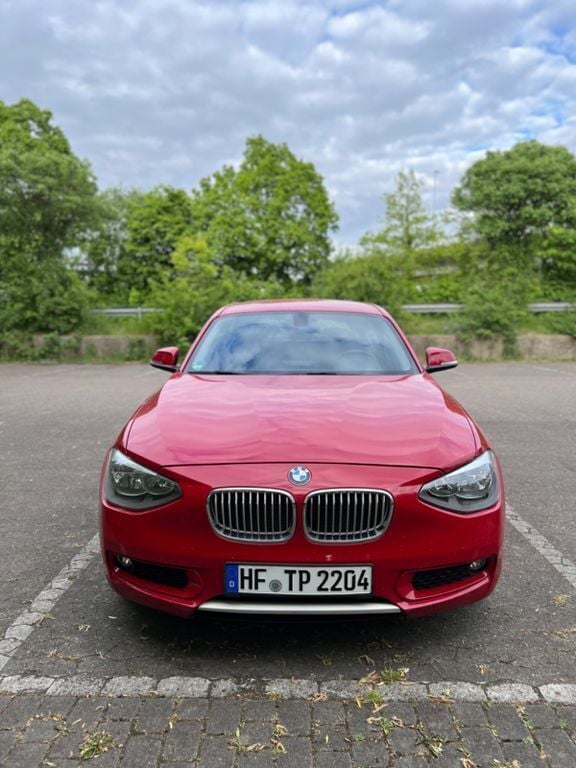 Rot Gebraucht 2011 BMW 116 Urban Line Kleinwagen | 6.099 € (Fairer Preis) - Bild 1/4