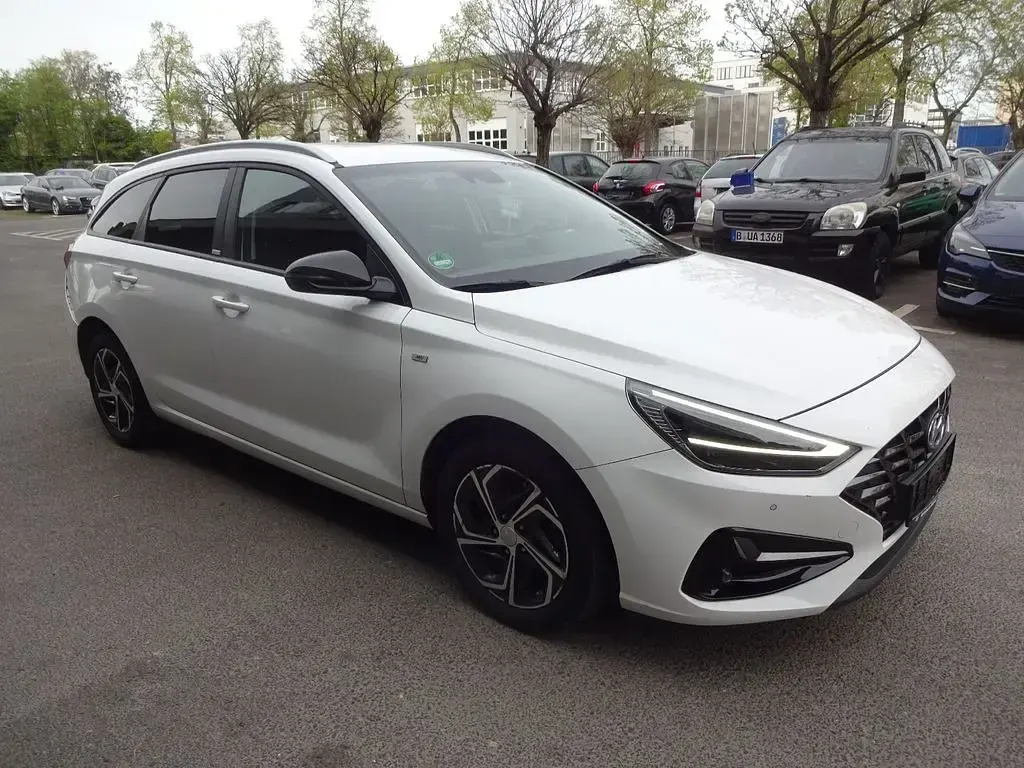 Gebraucht Hyundai i30 Intro Edition 120 PS (88 kW) 2020 Weiß Kombi