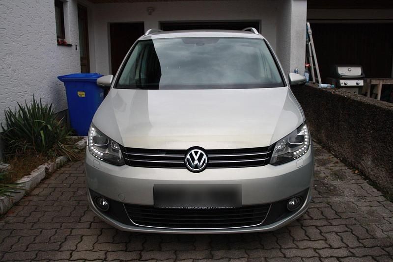 Silber Gebraucht 2010 VW Touran Highline Van / Kleinbus | 6.900 € (Fairer Preis) - Bild 1/4