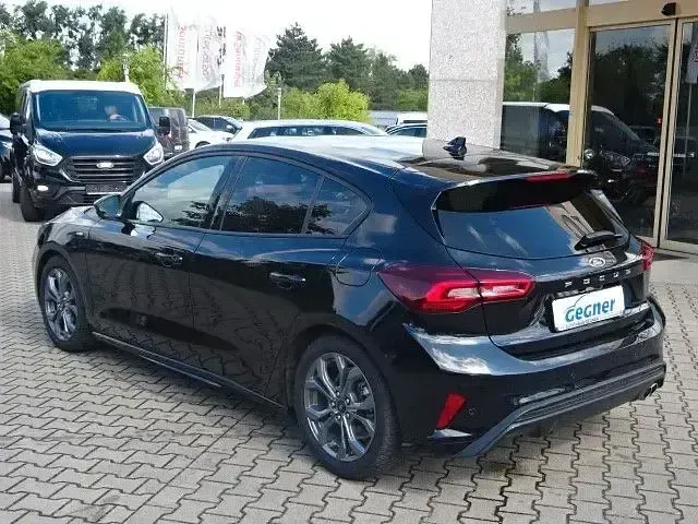 Usado Ford Focus ST-Line 116 CV (85 kW) 2024 Negro Berlina