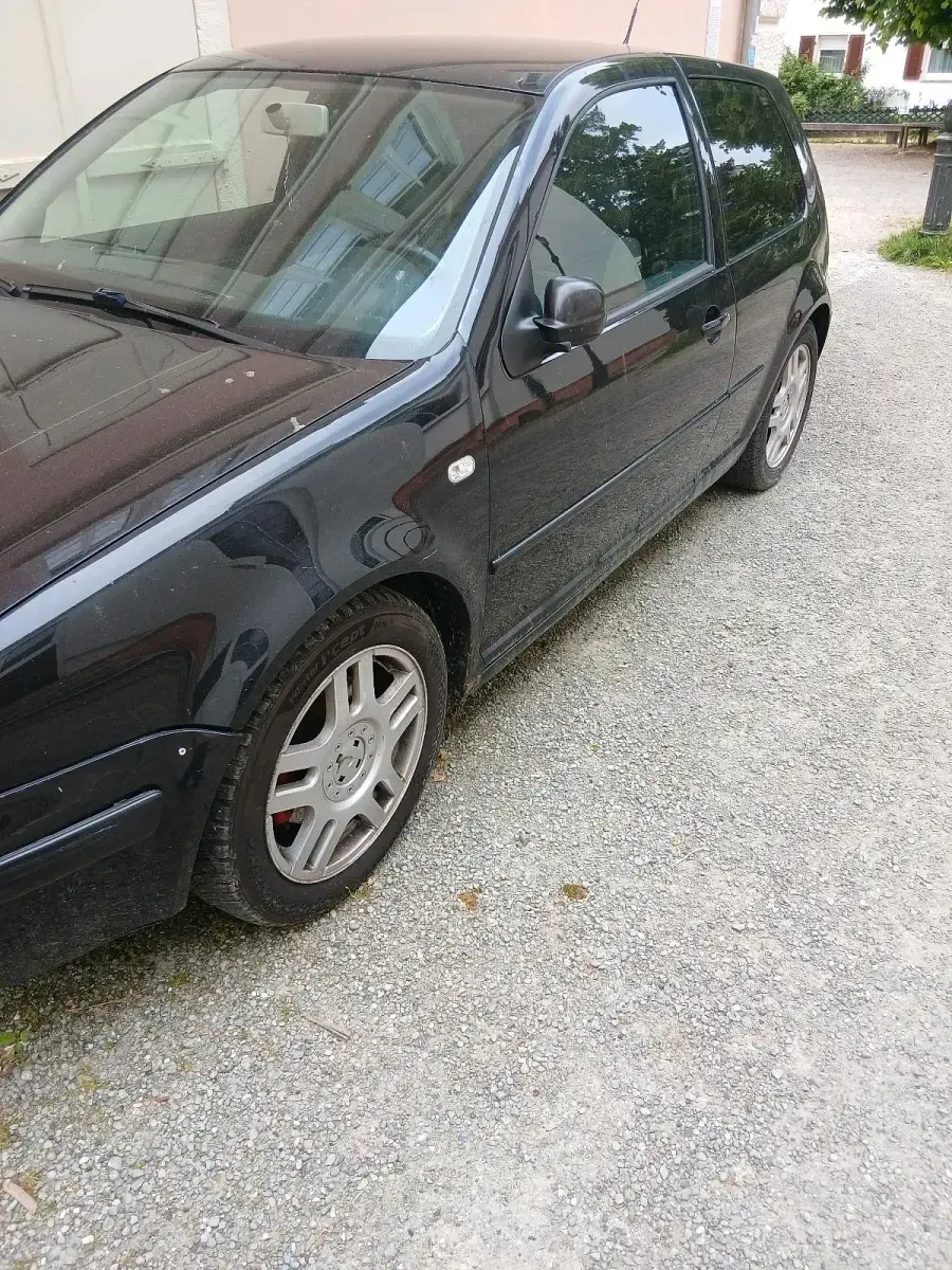 Gebraucht VW Golf IV 90 PS (66 kW) 2000 Schwarz Kleinwagen