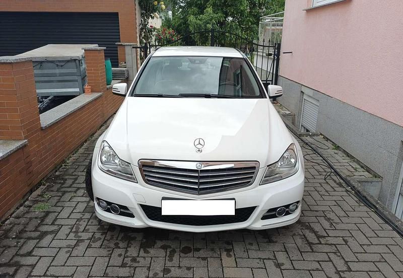 Weiß Gebraucht 2013 Mercedes C220 Elegance Limousine | 14.999 € (Teuer) - Bild 1/4