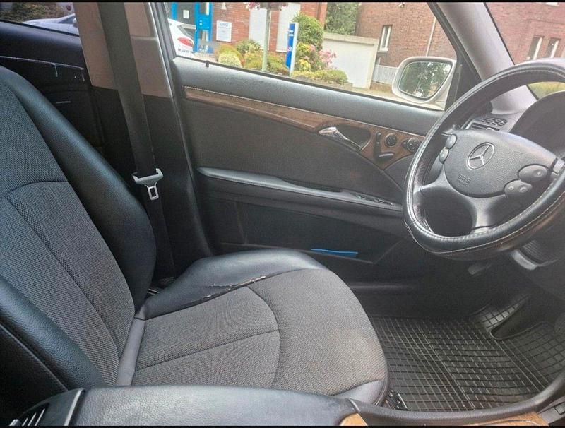 Gebraucht Mercedes E320 Avantgarde 224 PS (164 kW) 2006 Grau Kombi