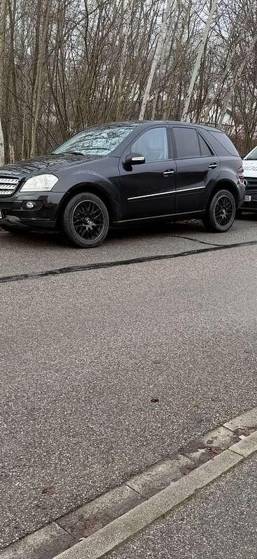 Gebraucht Mercedes ML320 224 PS (164 kW) 2006 Schwarz SUV