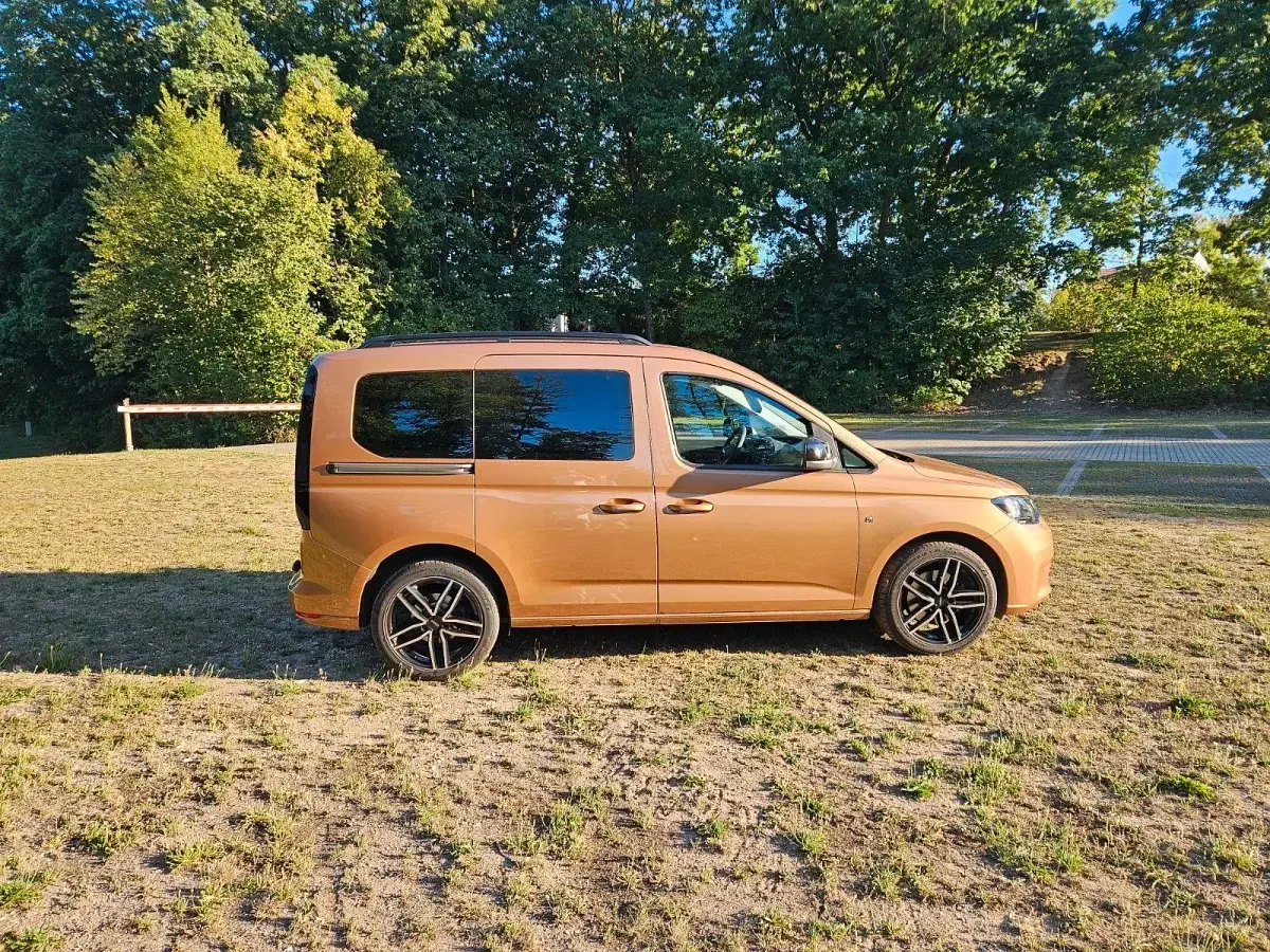 Gebraucht VW Caddy Family 122 PS (89 kW) 2022 Orange Van / Kleinbus