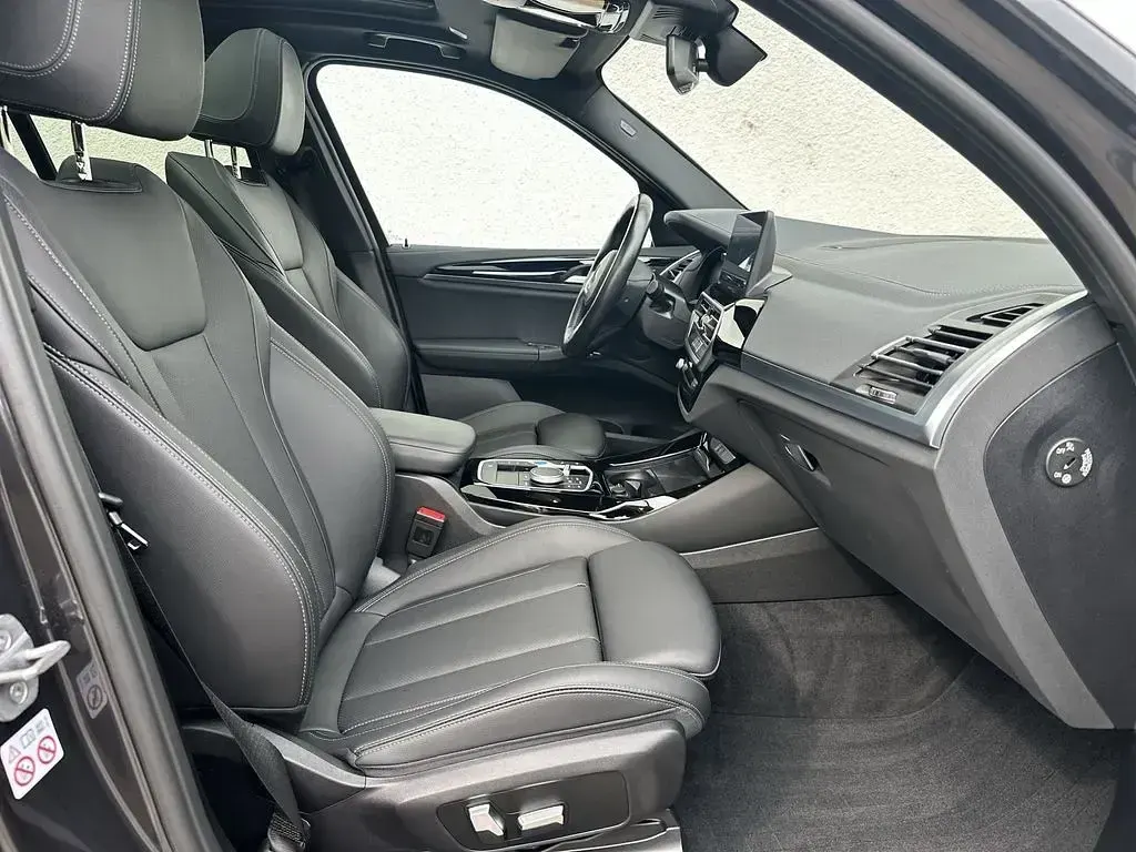 Gebraucht BMW iX3 M Sport 210 kW (286 PS) 2023 Sophistograu brillanteffekt SUV