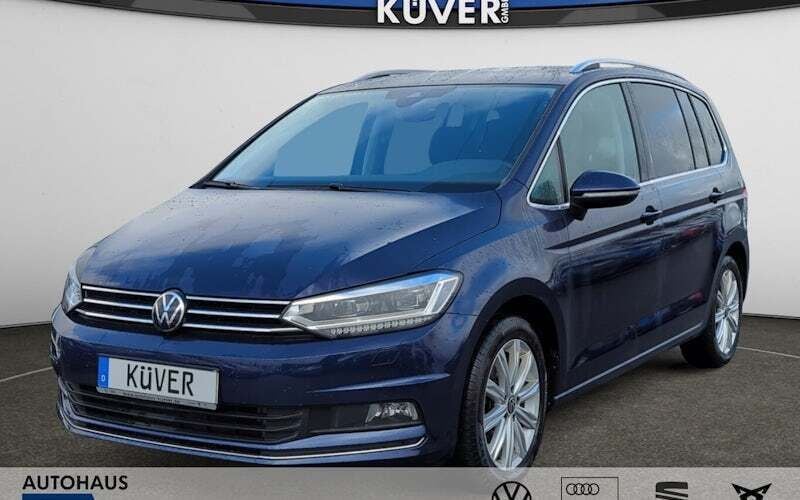 Blau Gebraucht 2024 VW Touran Highline Van / Kleinbus | 34.850 € (Fairer Preis) - Bild 1/4
