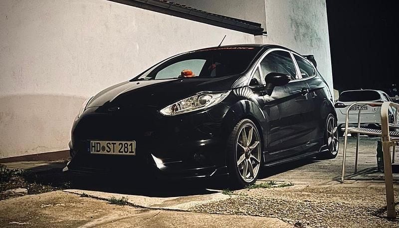 Schwarz Gebraucht 2014 Ford Fiesta ST Limousine | 8.700 € (Etwas zu teuer) - Bild 1/4