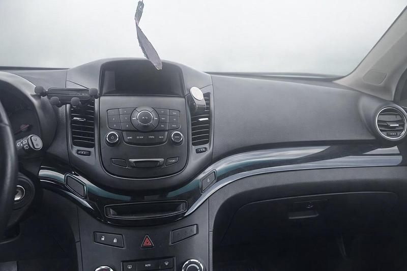 Gebraucht Chevrolet Orlando 140 PS (102 kW) 2011 Silber Van / Kleinbus