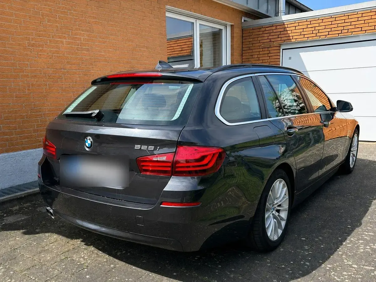Gebraucht BMW 528 245 PS (180 kW) 2017 Grau Kombi