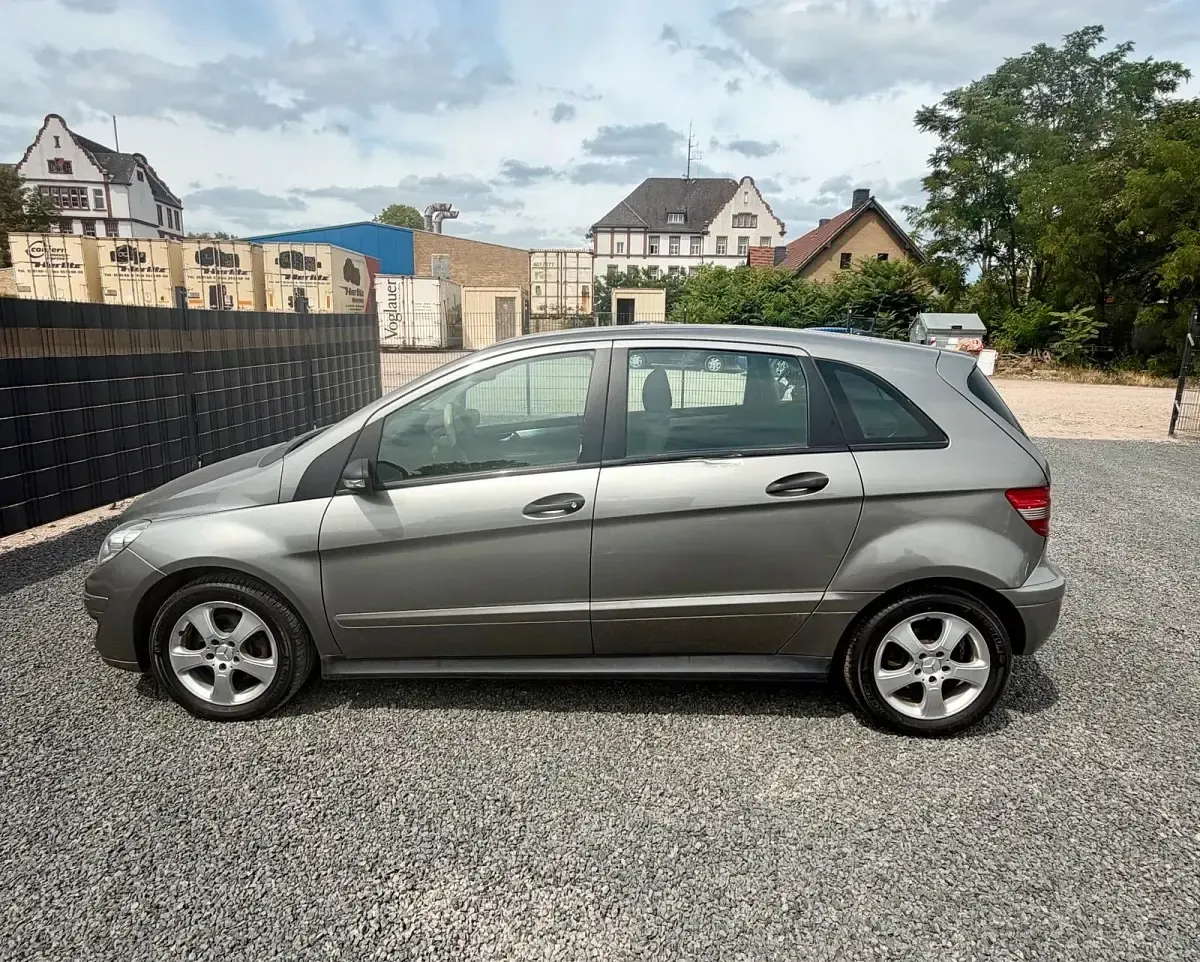 Gebraucht Mercedes B180 109 PS (80 kW) 2008 Grau Van / Kleinbus
