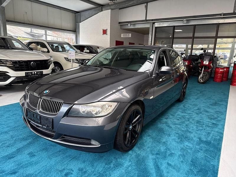Grau Gebraucht 2006 BMW 325 Limousine | 5.999 € (Fairer Preis) - Bild 1/4