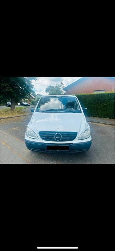 Weiß Gebraucht 2010 Mercedes Vito Van / Kleinbus | 3.699 € - Bild 1/4
